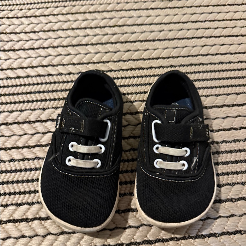 WHITIN Black Kids‎ Sneakers with White Accents